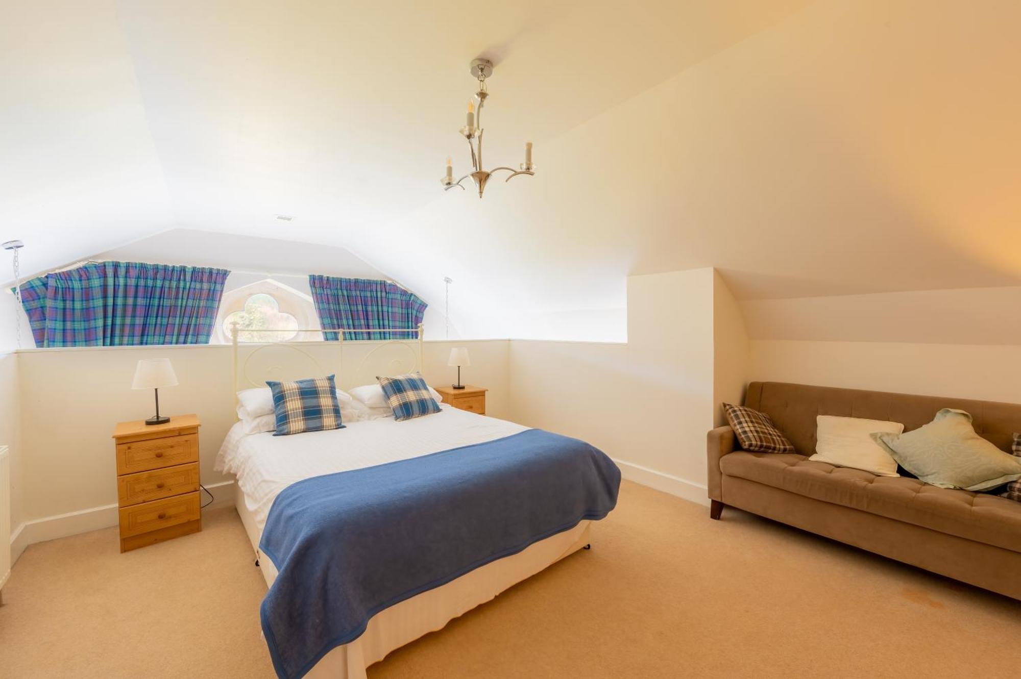 The Caledonian 3 Bedroom Self Catering Apartment In Historic Abbey Fort Augustus Exterior photo