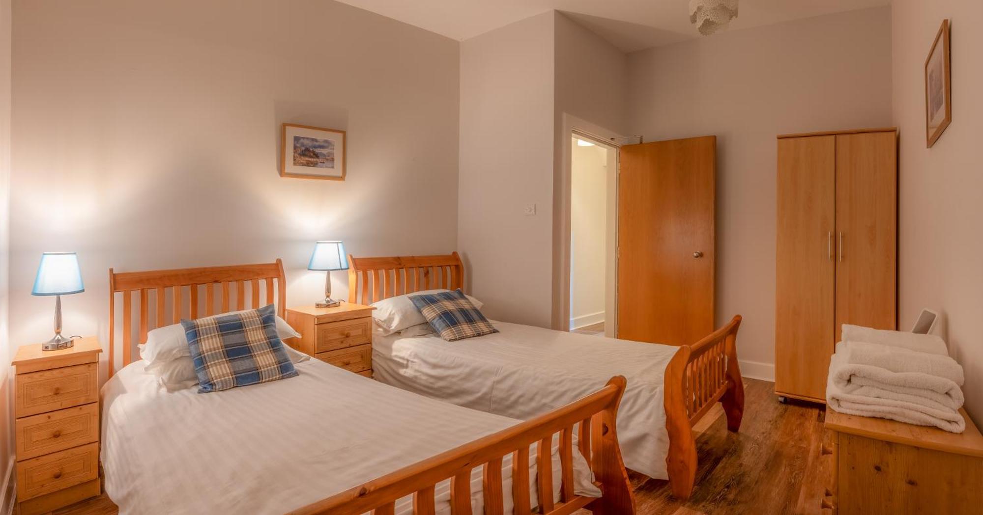 The Caledonian 3 Bedroom Self Catering Apartment In Historic Abbey Fort Augustus Exterior photo