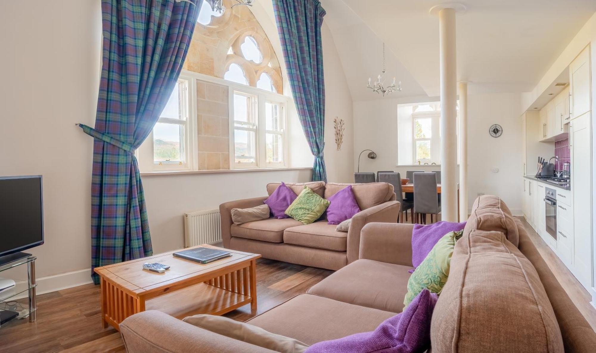 The Caledonian 3 Bedroom Self Catering Apartment In Historic Abbey Fort Augustus Exterior photo